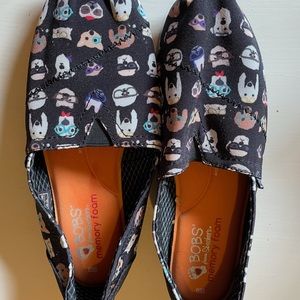 Sketchers Bobs Dog Print slip on shoes. Sz 8.5